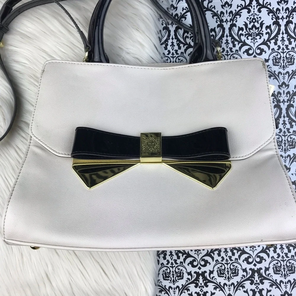 VINTAGE : Anne Klein : cream off white shoulder bag handbag with a black bow
